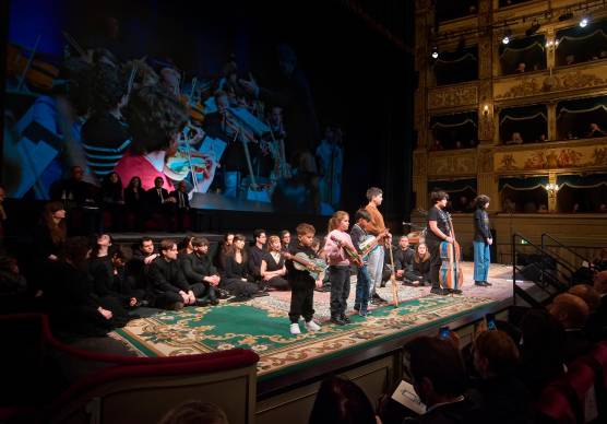 Un momento della presentazione al teatro Alighieri (Foto Massimo Fiorentini)