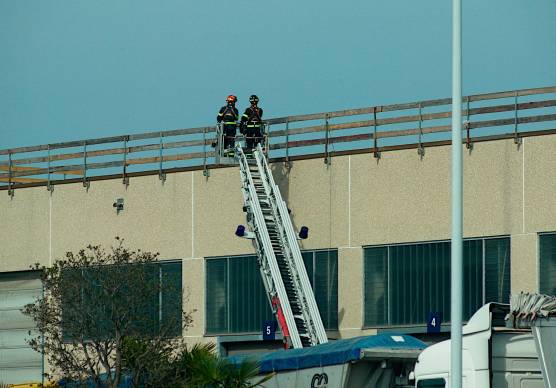 Il capannone dal quale è caduto il giovane Rayan Lassoued