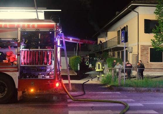 Ravenna. Fiamme nella notte, evacuata una palazzina. Due persone in ospedale. FOTOGALLERY FIORENTINI