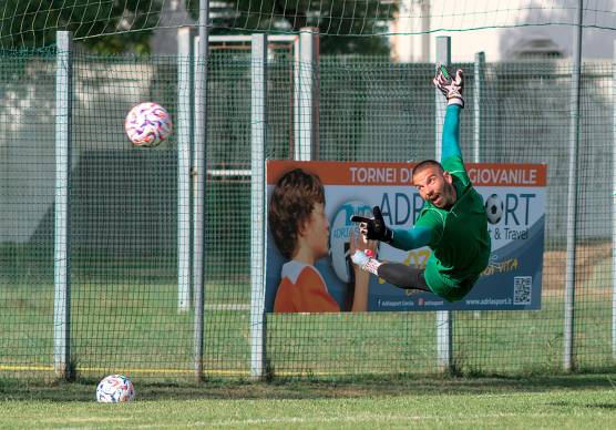 Il portiere ravennate Giacomo Venturi (foto MASSIMO FIORENTINI)