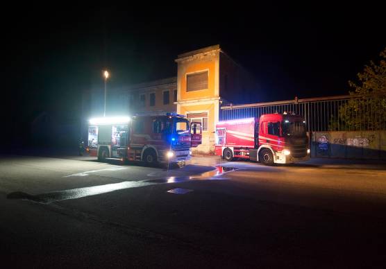 Ravenna, tre roghi negli ex magazzini abbandonati: è allarme sicurezza in Darsena Nord