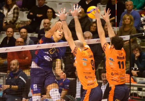 Un attacco di Manuel Zlatanov, il pericolo numero uno della Consar per le difese avversarie