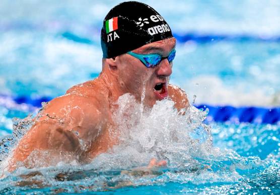 Nuoto, Europei di Parigi: Cerasuolo si inchina a Martinenghi nei 50 rana e si deve accontentare dell’argento
