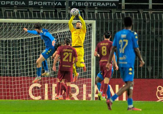 Un’uscita sicura del portiere giallorosso GIacomo Poluzzi (Fiorentini)
