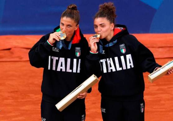 Sara Errani dopo l’oro olimpico 2024 con Jas Paolini