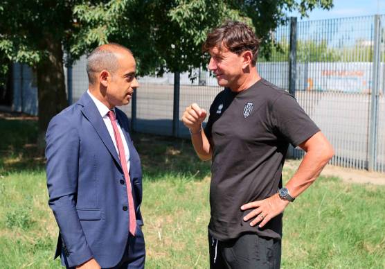 L’assessore allo sport Christian Castorri con l’allenatore del Cesena Michele Mignani (Zanotti)