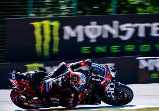 Marco Bezzecchi uscito malconcio da Assen: è volato al terzo giro a 200 all’ora e ha perso la vetta della classifica nei confronti di Jorge Martin