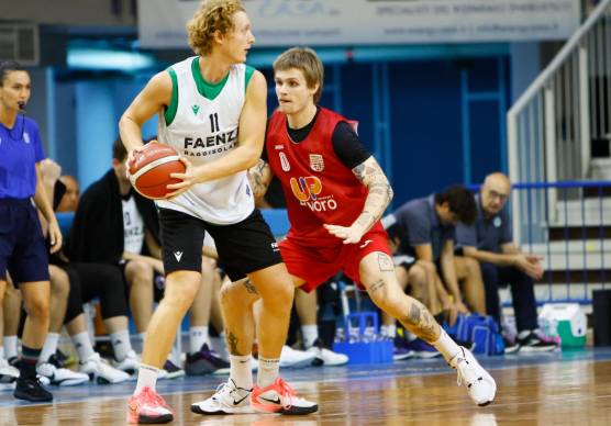 Vettori e Kupstas nella sfida tra Tema e Up del precampionato foto mmph