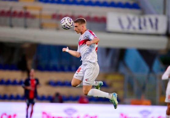 Gianluca Longobardi in azione con la maglia biancorossa