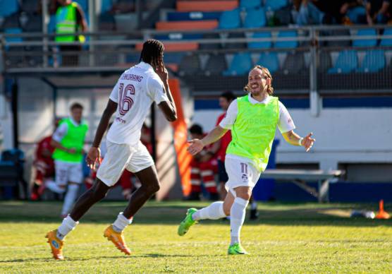 Joshua Tenkorang esulta dopo il gol-vittoria segnato all’andata, il 5° in 4 giornate: domani dovrebbe tornare in panchina