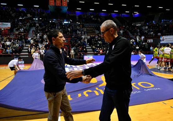 I coach Antimo Martino e Sandro Dell’Agnello prima del derby d’andata a Forlì (Blaco)