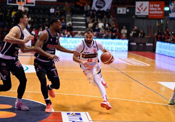 Simone Pepe durante la gara d’andata (Blaco)