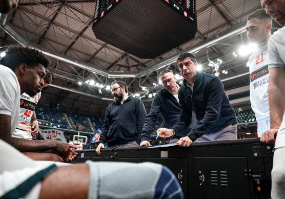 Un time-out di Antimo Martino (foto Pallacanestro 2.015 Forlì)