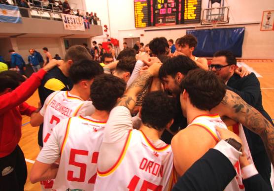 Esultanza giocatori OraSì Ravenna (foto Massimo Fiorentini)