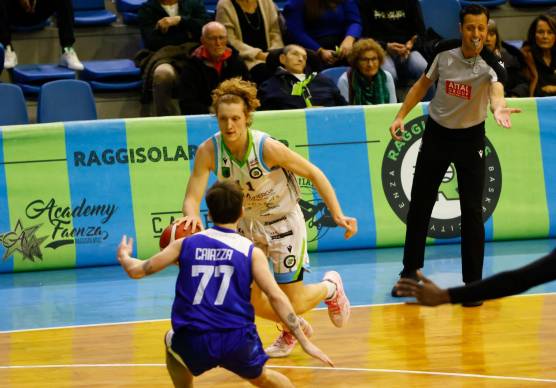 Vettori in azione nella gara d’andata (foto Mauro Monti Mmph)