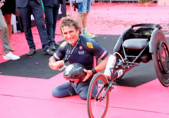 Il grande Alex Zanardi all’Ironman 2018 (Fiorentini)