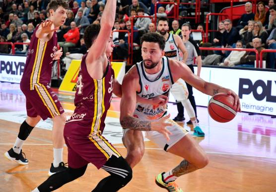 Raphael Gaspardo in palleggio contro Livorno