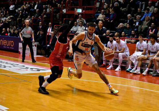 Basket A2, l’Unieuro vince, Allen ai saluti