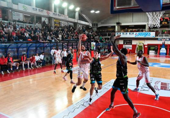 Basket B, la Tema vince il derby di Imola