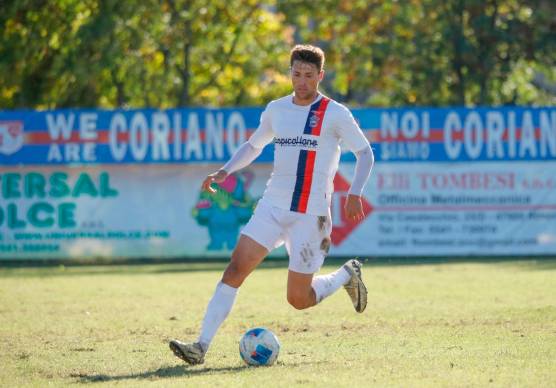 L’attaccante Giovanni Pacchioni con la maglia del Tropical Coriano