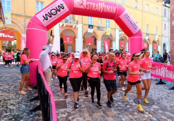 La partenza della StraWoman in centro a Cesena (foto Gianmaria Zanotti)