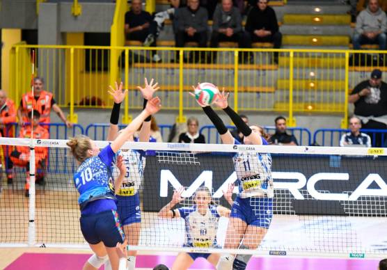 Un gran muro di Elizaveta Kochurina contro Knollema