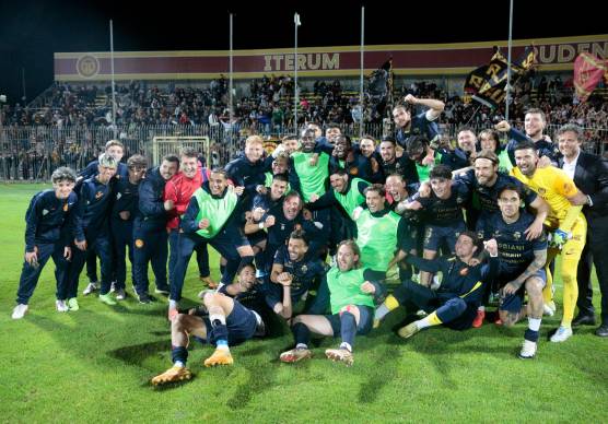 La festa giallorossa dopo il passaggio del turno col Cittadella: ora tocca alla Salernitana