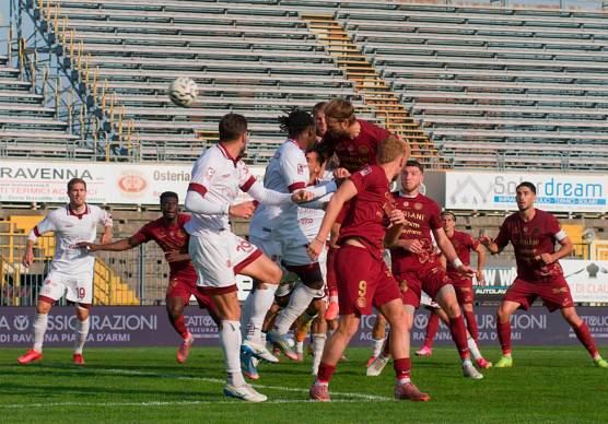 Matteo Solini impegnato nel gioco aereo (foto MASSIMO FIORENTINI)