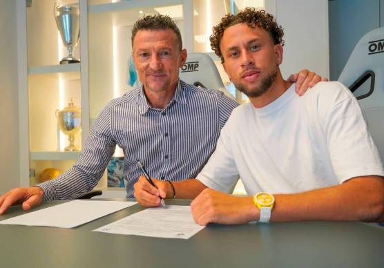 Il direttore sportivo della Virtus Entella, Matteo Superbi, e il difensore centrale italo-cubano Luigi Palomba