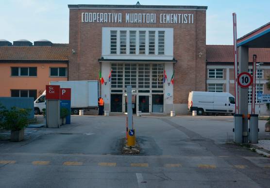 La storica sede della Cmc a Ravenna