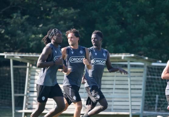 Andrea Ciofi tra Xavello Druiventak e Ibrahima Papa Wade (foto Gianmaria Zanotti)
