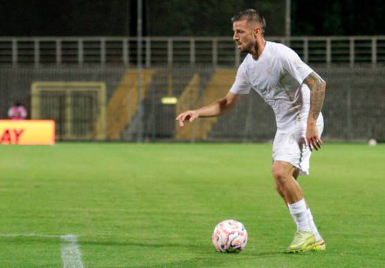Daniele Casiraghi in azione contro il Forlì (Fiorentini)