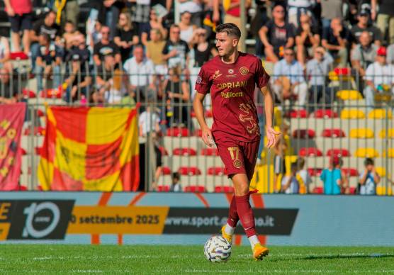 Il centrocampista Lorenzo Lonardi, lo scorso anno al Pescara (Fiorentini)