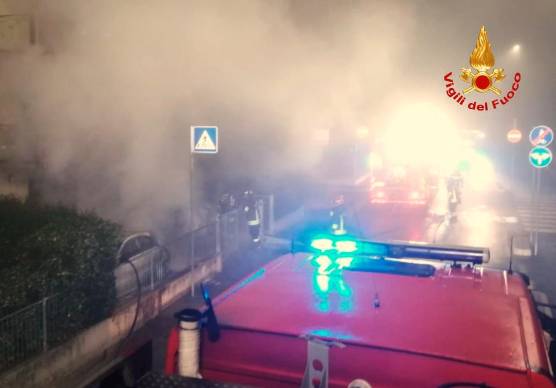 San Mauro Pascoli. Due auto a fuoco nella notte
