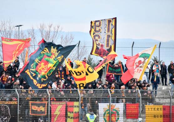 I tifosi giallorossi presenti allo stadio di Arezzo una settimana fa