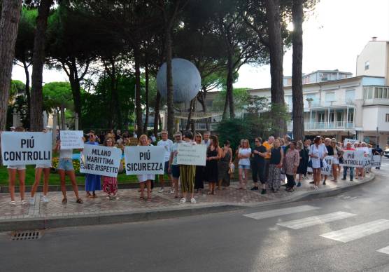 La protesta a Milano Marittima FOTOSERVIZIO FIORENTINI