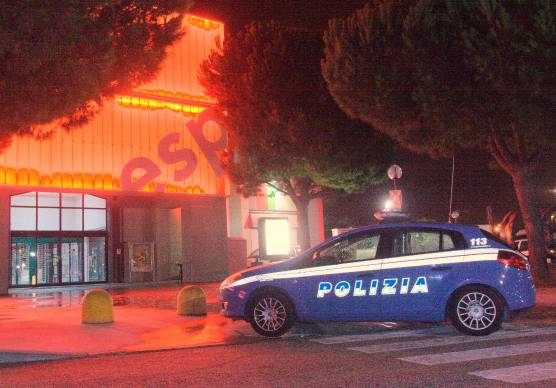 Ravenna, tenta di rubare 468 euro di spesa alla Coop dell’ESP: arrestato 54enne