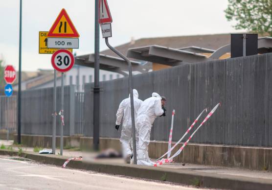 I rilievi della Scientifica (Foto Fiorentini)