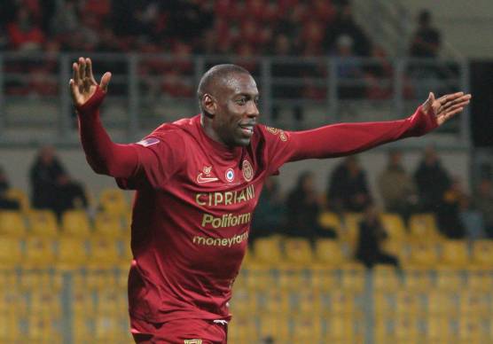 Stefano Okaka esulta (foto Massimo Fiorentini)