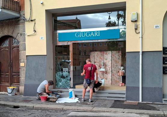 Forlì, furto notturno alla profumeria Giugari