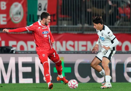 Il 18 enne Filippo Bertaccini al debutto in B contro Paulo Azzi (foto Rega)