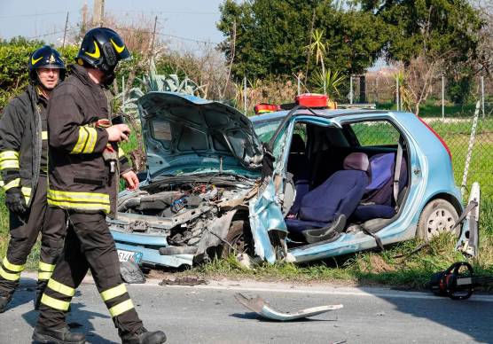 Santarcangelo, violento frontale contro un camion frigo: donna trasportata in ospedale GALLERY