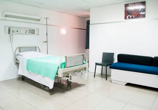 Morte sospetta in ospedale, infermiere lughese in carcere