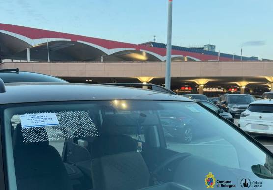 “Sono venuto a prendere i miei parenti”, ma non sa i loro nomi quando la Polizia glieli chiede: beccato 19enne tassista abusivo sulla tratta Bologna-Ravenna