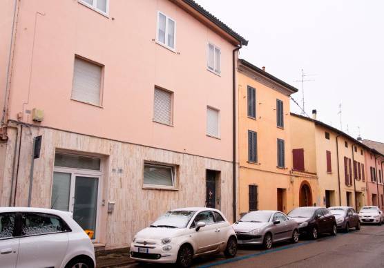 Tragedia a Lugo, madre e figlio trovati morti in casa dopo giorni