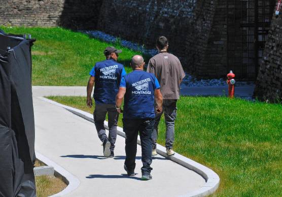 I tecnici arrivati oggi verso le 13 (Foto Massimo Fiorentini)