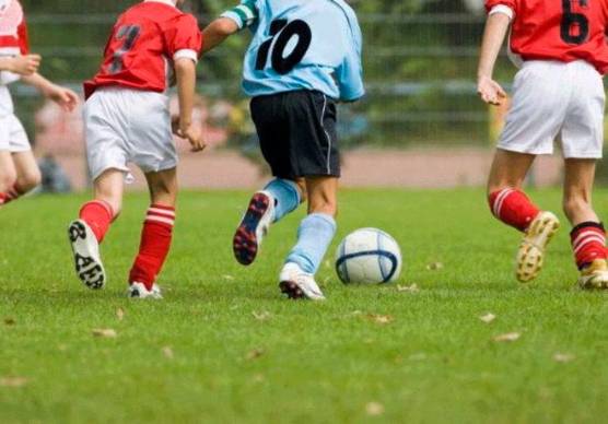 Un messaggio sul gruppo WhatsApp di calcio giovanile fa litigare le società di Faenza: “Pronti a querelare la Vis Rf Faventia”