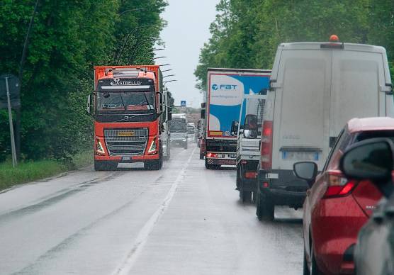 I tir in via Trieste (Foto Fiorentini)