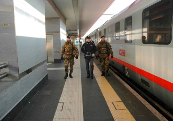 Sicurezza in Emilia-Romagna, De Pascale: “Certe norme troppo garantiste, ma l’esercito in strada è segno di fallimento”