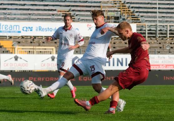 Matteo Motti è alle prese con la pubalgia e non è al meglio ma ieri pomeriggio è partito con la squadra per la trasferta molisana foto massimo fiorentini